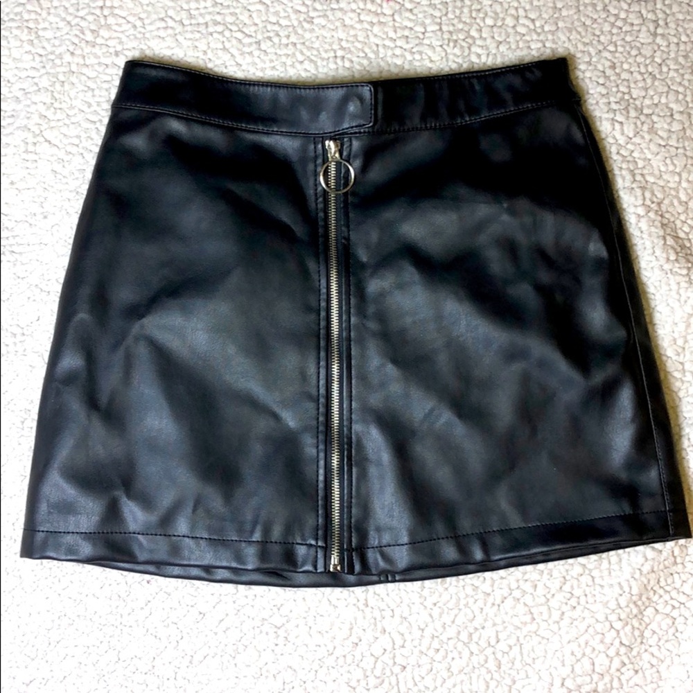 Forever 21 Pleather Skirt Size M